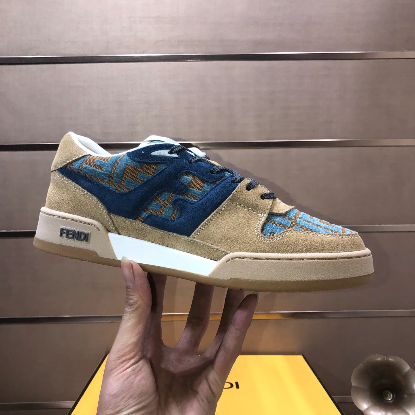 Men's men's shoes 💰600💰 Fendi 2023 latest couple model 🔥 Many 💑 stars have the same style FD match Original one-to-one replica Designer Kim Jones's first sneaker fendi match and Donkey brand Trainer basketball sneakers Material: Original silk leather Lining: Breathable mesh Packaging: Original 1:1 matching high-end packaging Size: Female 35-40 Male 38-44 (45 46. Custom-made (no return or exchange)